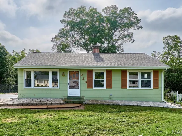 228 Newton Pl, Ballwin, MO 63021