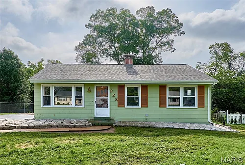 228 Newton Pl Photo 1
