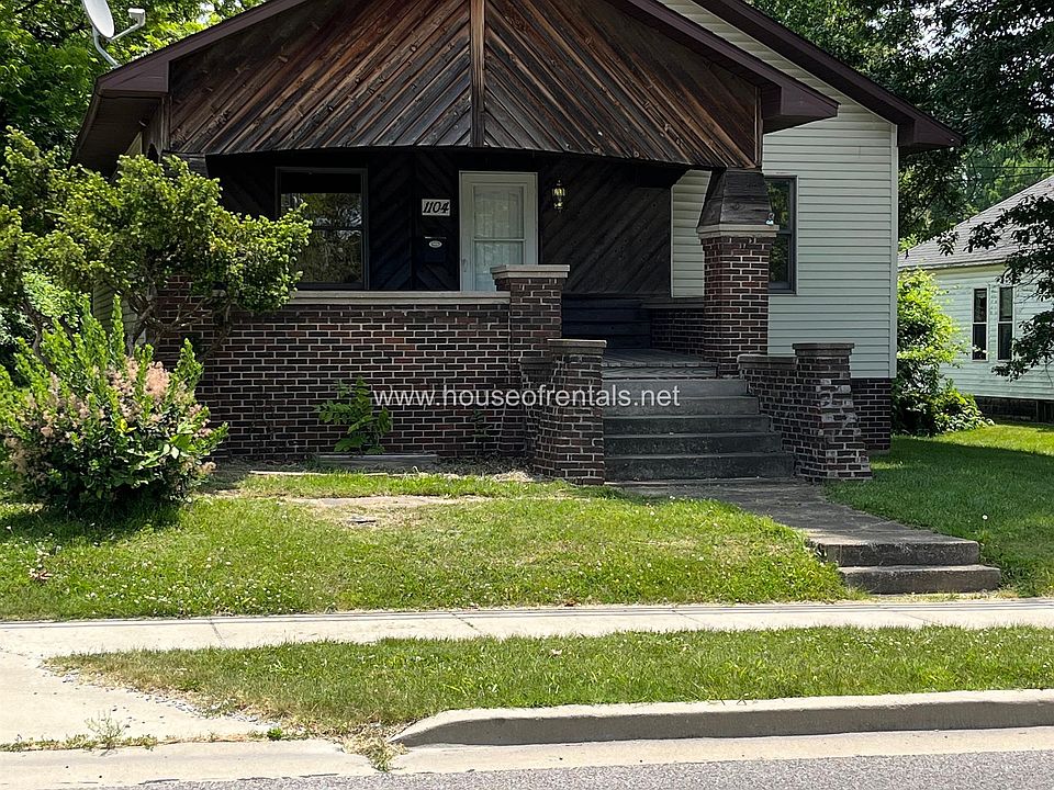 1st image of 1104 S Division St