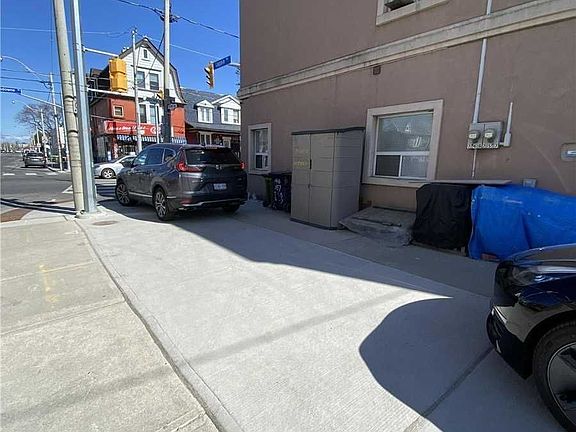 4th image of 746 Lansdowne Ave #Basement