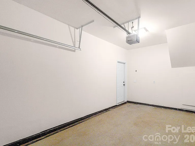 558 Calen Ln — Photo 41