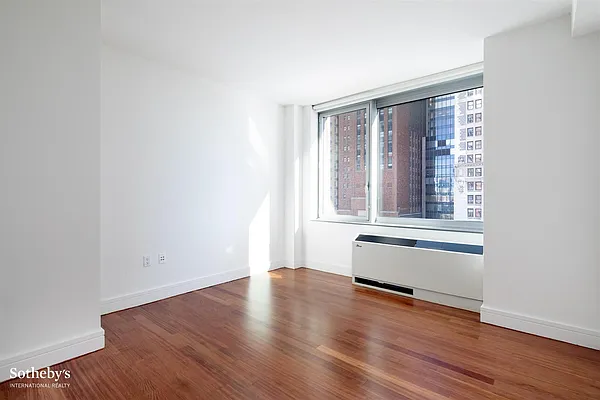 Sold by Sotheby's International Realty | media 6