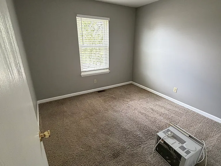 1152 Saint Matthew Ave — Photo 10