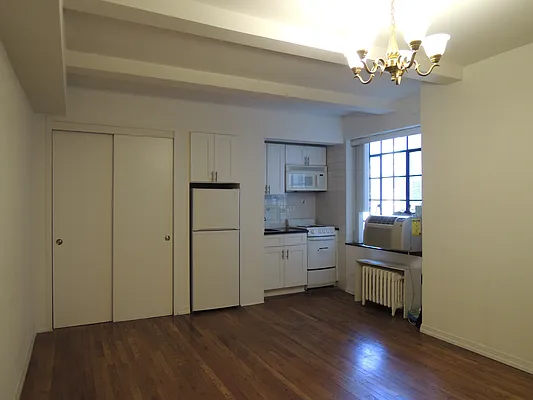 Rented by Toshiko Takahara, Lreb | media 1