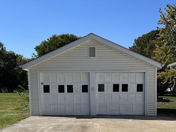2nd image of 702 NW 1st Ave