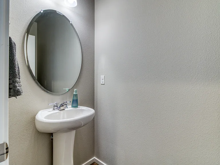 20538 SE Cameron Ave — Photo 16
