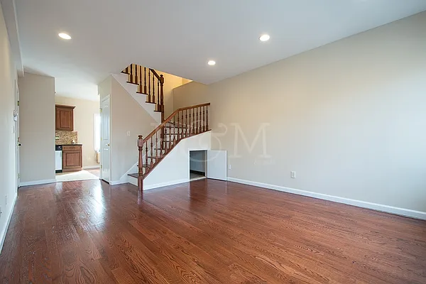 Sold by Brick&Mortar | media 2