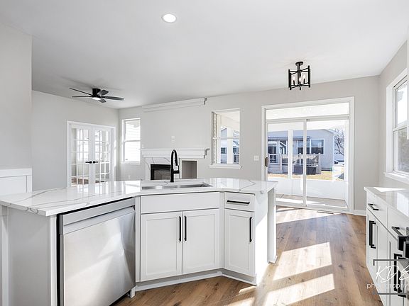 3rd image of 721 S Wellston Ln