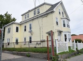 31 Manchester St, Lawrence, MA 01841