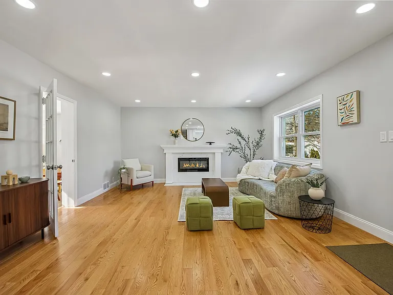 20 Edgar St — Photo 2