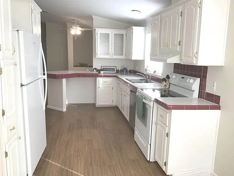 503 S Victoria St — Photo 8
