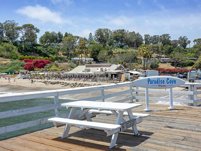 Enjoy breathtaking views, incredible service, delicious food and a casual atmosphere.