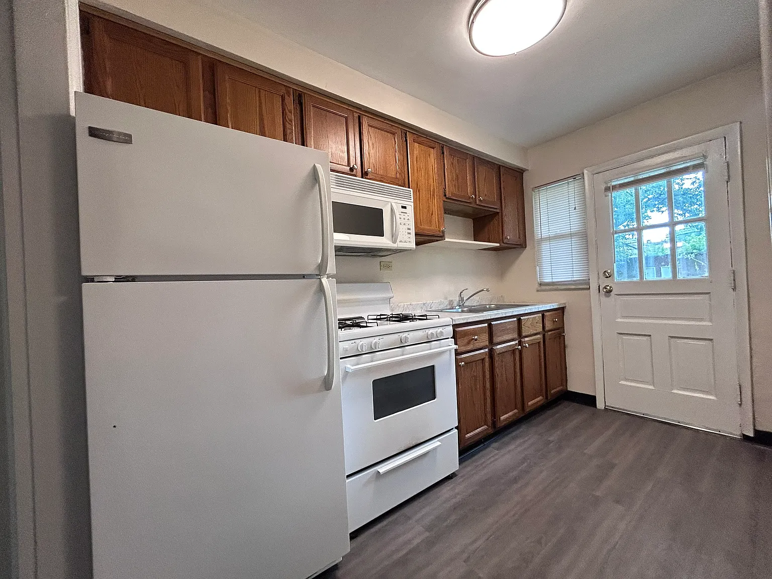 2 bed, 1100 sqft, $1,295 — Photo 3