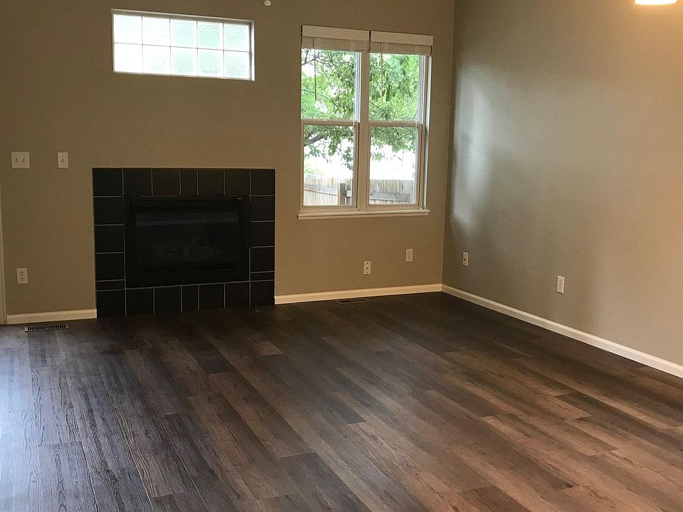 Living Room with Gas Fireplace