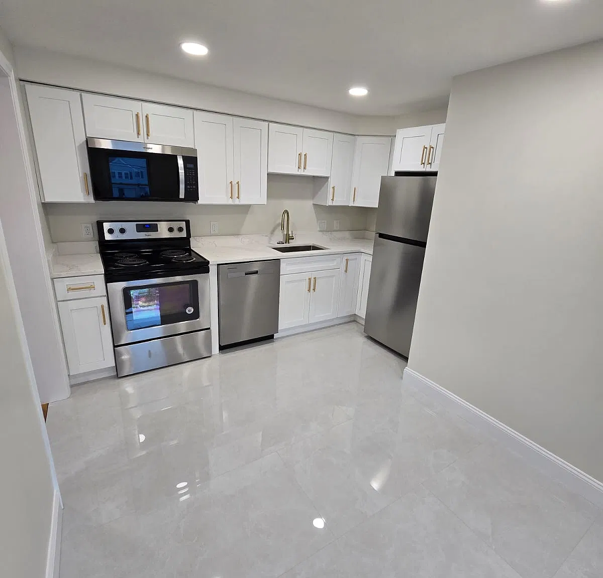 2 bed, 800 sqft, $2,200 — Photo 1