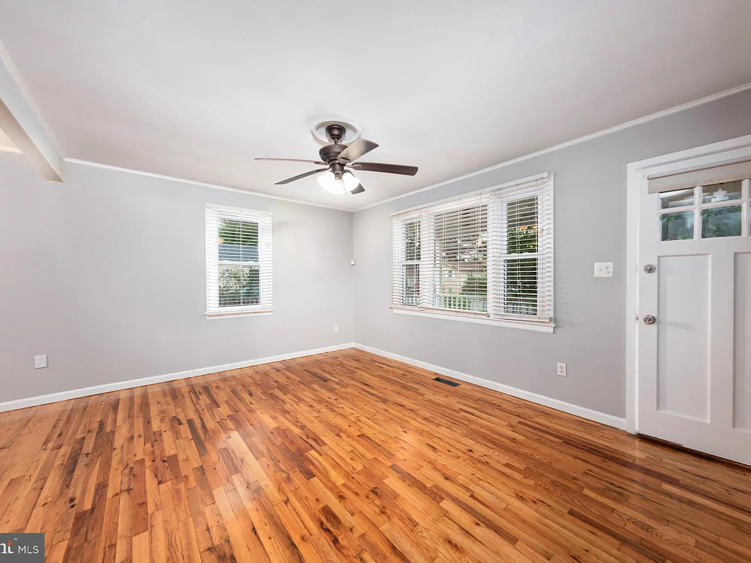 4 bed, 1.5 bath, 1352 sqft, $2,500 — Photo 4