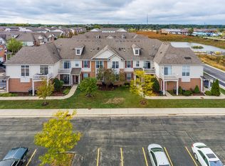 10200 Mulberry Ln, Bridgeview, IL 60455