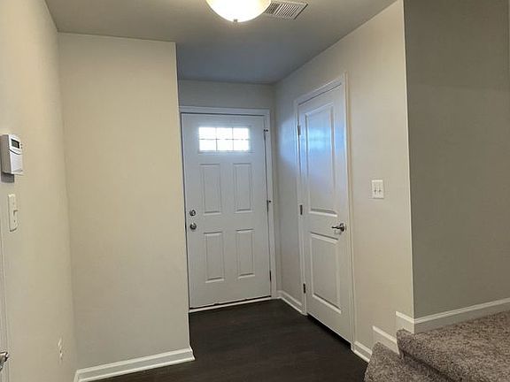 4th image of 407 Streamview Dr