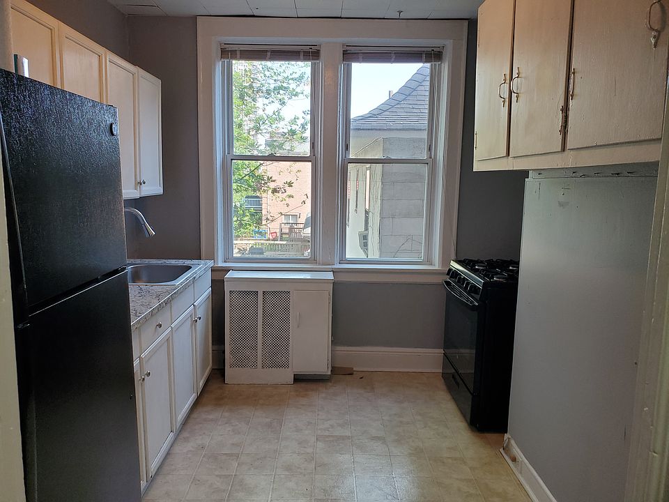 2nd image of 251 Lafayette Ave #8E