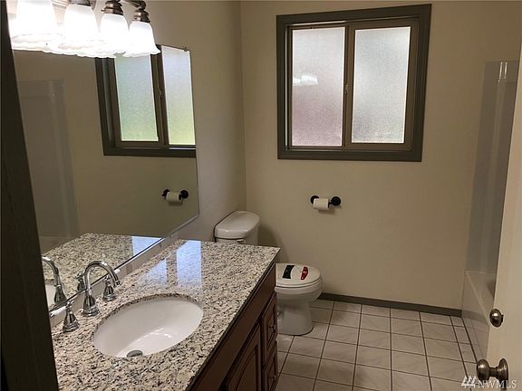 3rd image of 615 Lacey Pl NE