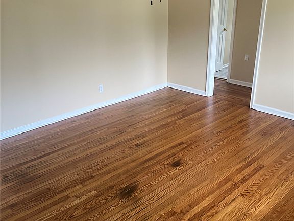 3rd image of 511 N Hodge St