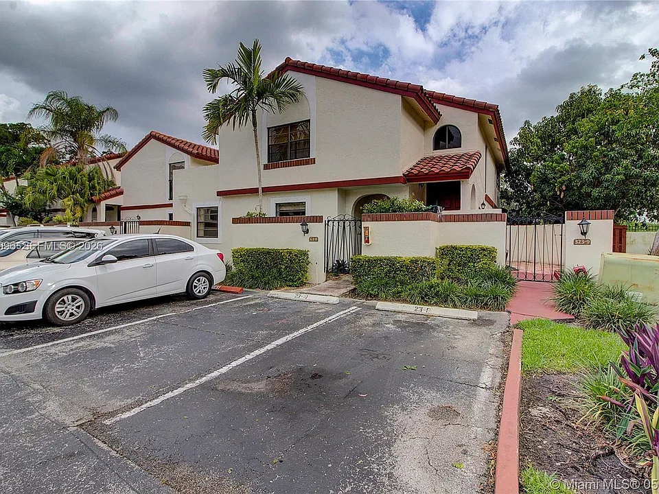 323 Ives Dairy Rd #10