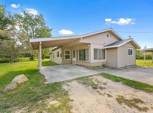 1623 & 1625 S Lake Mitchell Dr, Cadillac, MI 49601