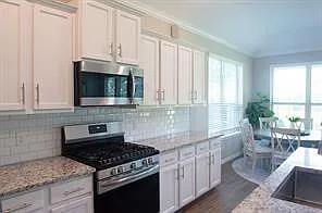 5 bed, 4.0 bath, 2798 sqft, $3,500 — Photo 4