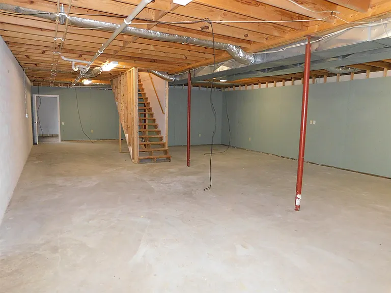 137 Cunningham Dr — Photo 10