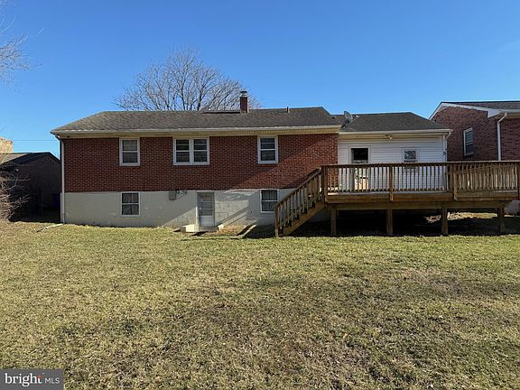 2nd image of 209 Woodpoint Ave