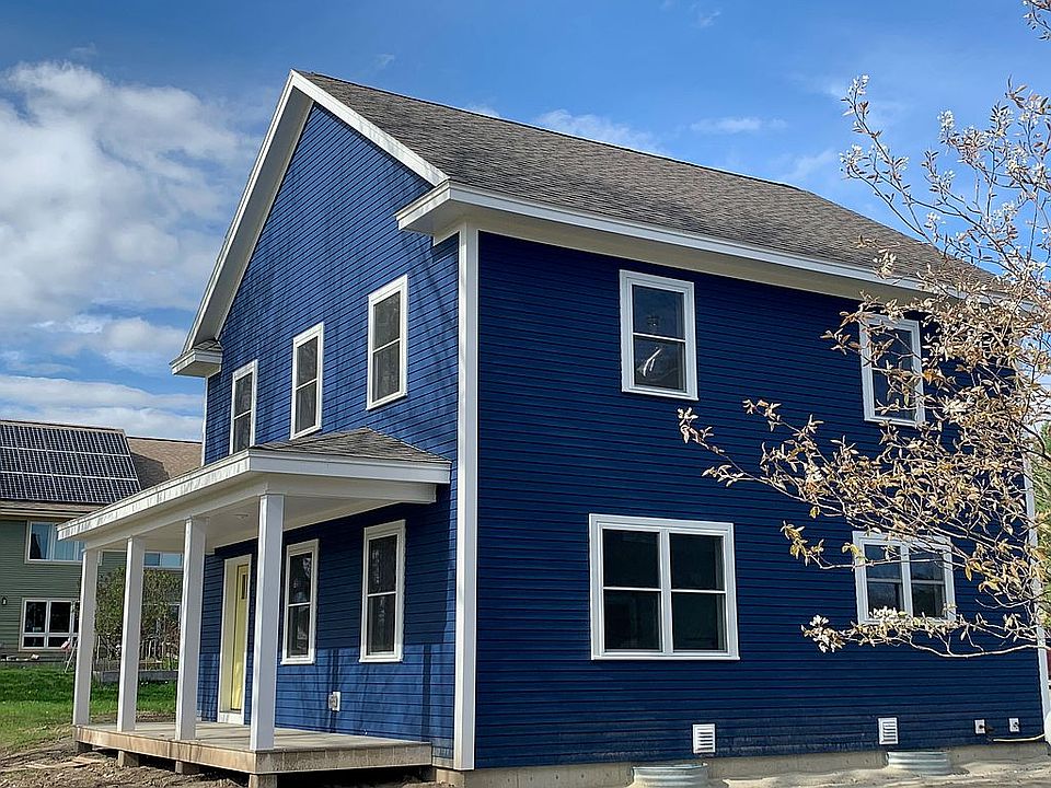 Spacious  porch and entry