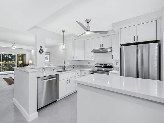 3rd image of 3055 Riviera Dr APT 102