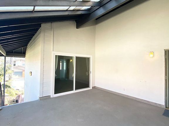 4th image of 2751 Bayshore Ave