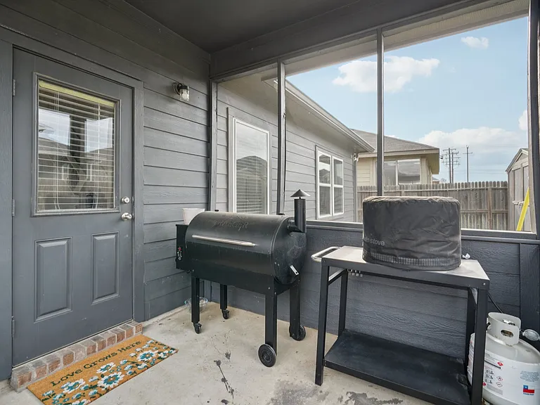 8915 Portobello Way — Photo 24