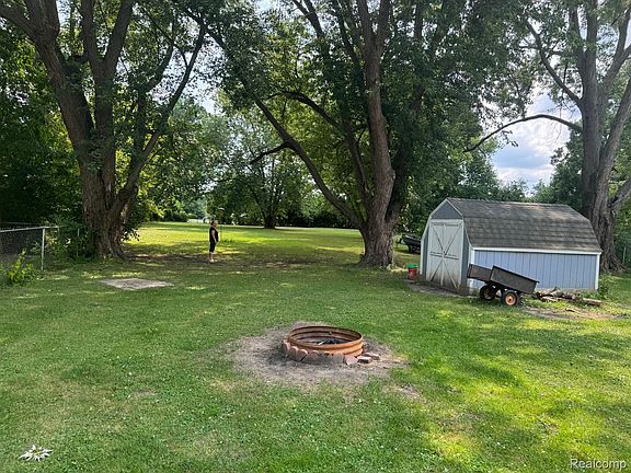 2nd image of 574 Wilson Ave