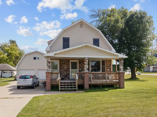 512 E Pulaski St, Pulaski, WI 54162
