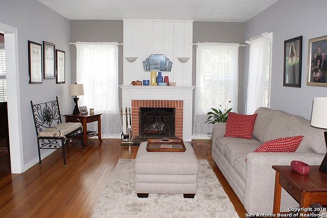 2nd image of 2207 W Mistletoe Ave