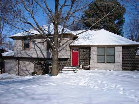 2nd image of 606 SW Elwood Dr