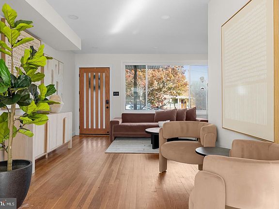 4th image of 125 Urell Pl NE