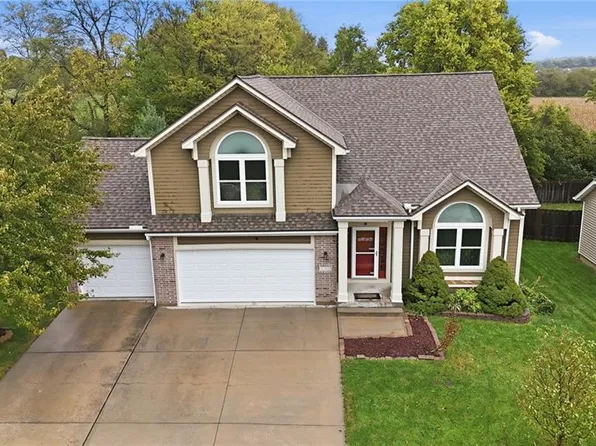 2252 SW Morris Dr, Lees Summit, MO 64082
