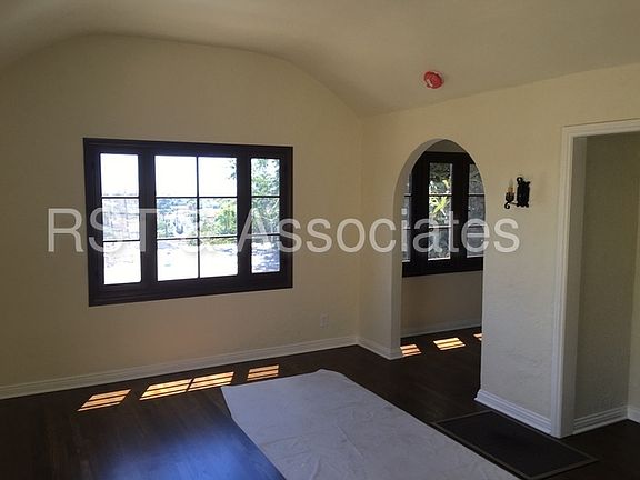 5th image of 1489 1/2 Scott Ave
