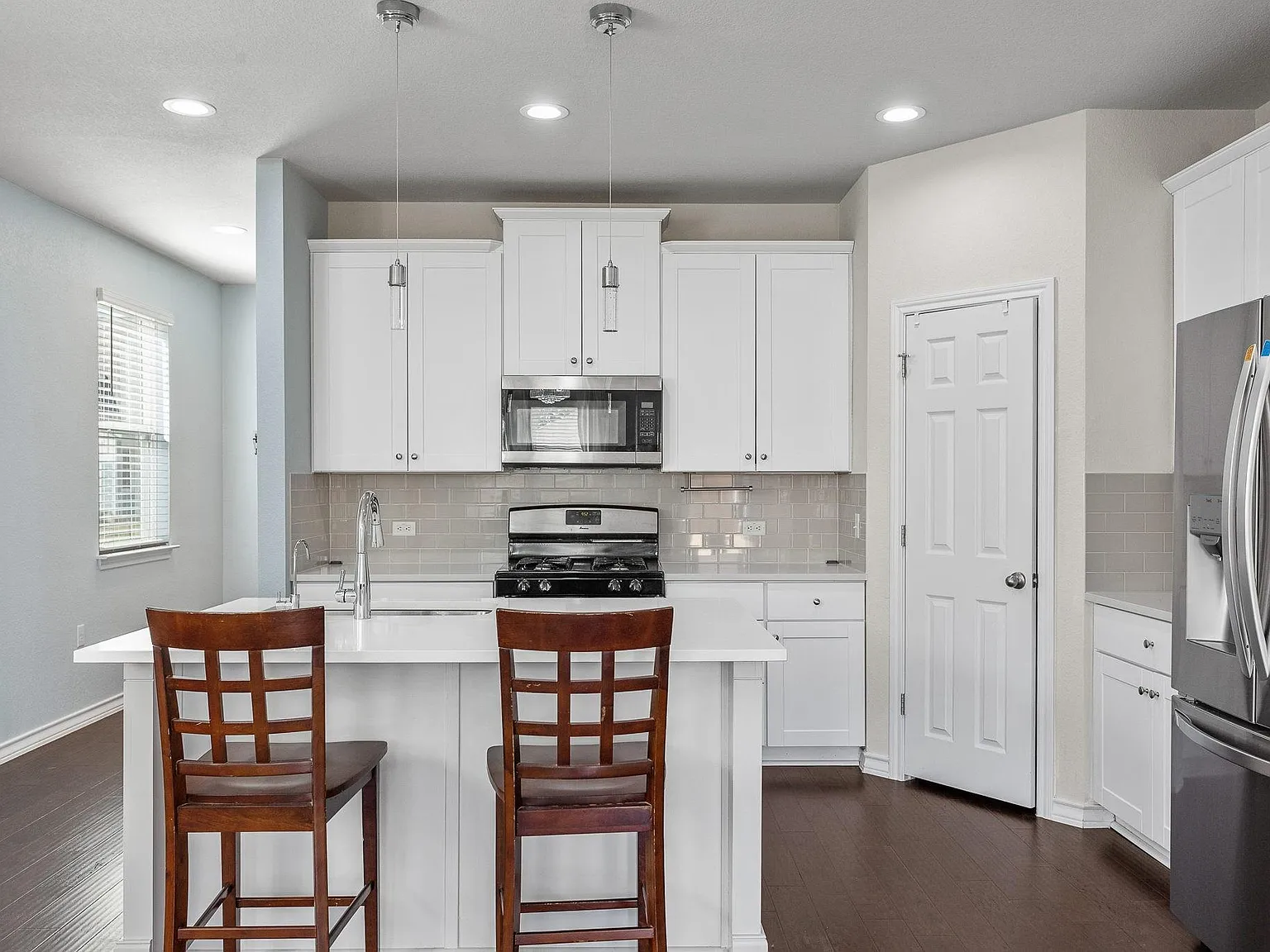 3 bed, 2.5 bath, 1793 sqft, $2,250 — Photo 2