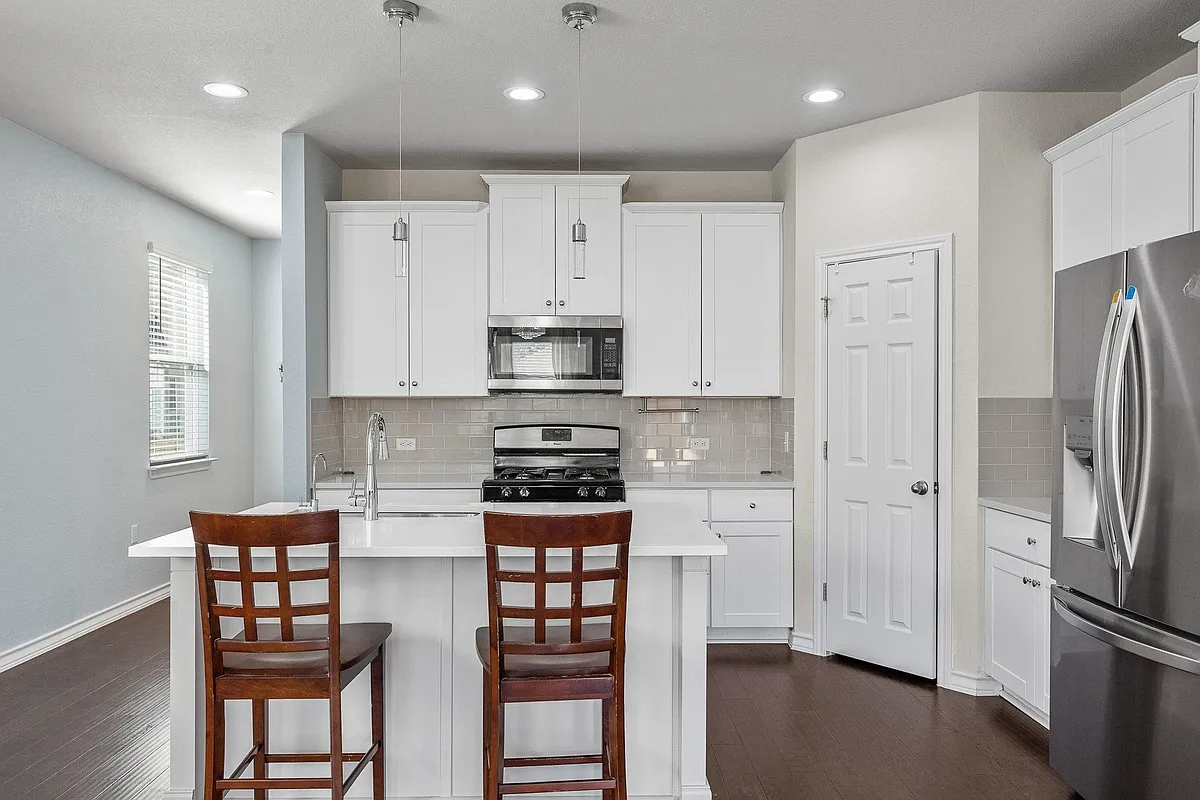 Building Photo - 12104 Cimaizon Dr