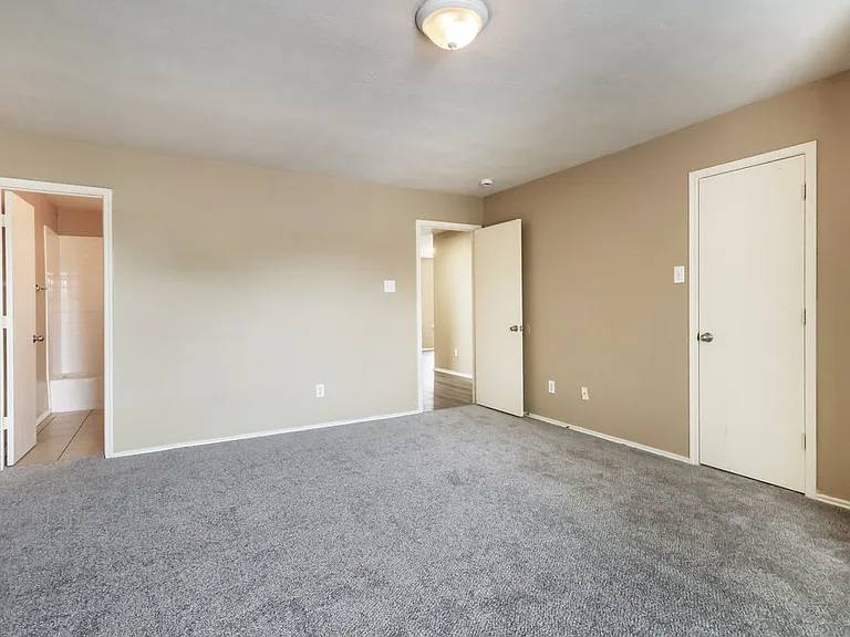 21211 Linden House Ct — Photo 12