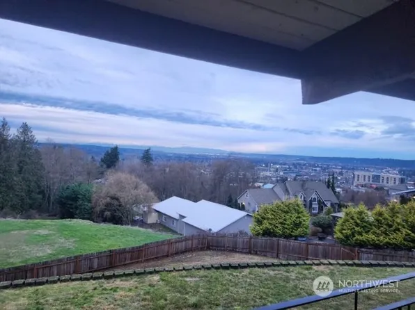 2102 5th Street SE, Puyallup, WA 98372