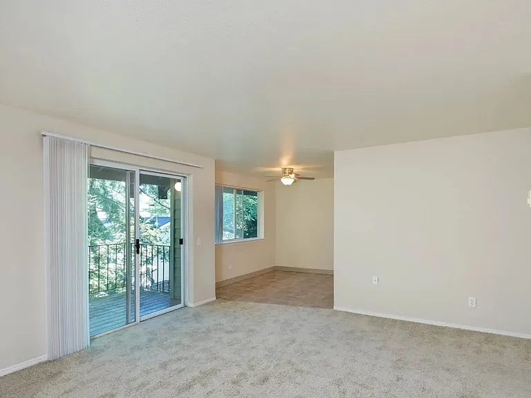 Willow Creek Apartments — Photo 7