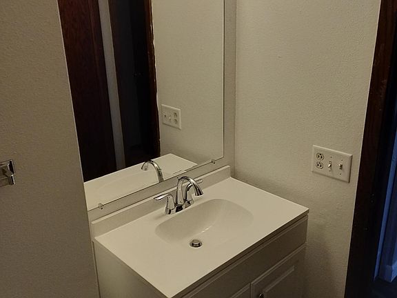 3rd image of 607 N 5th St APT 3