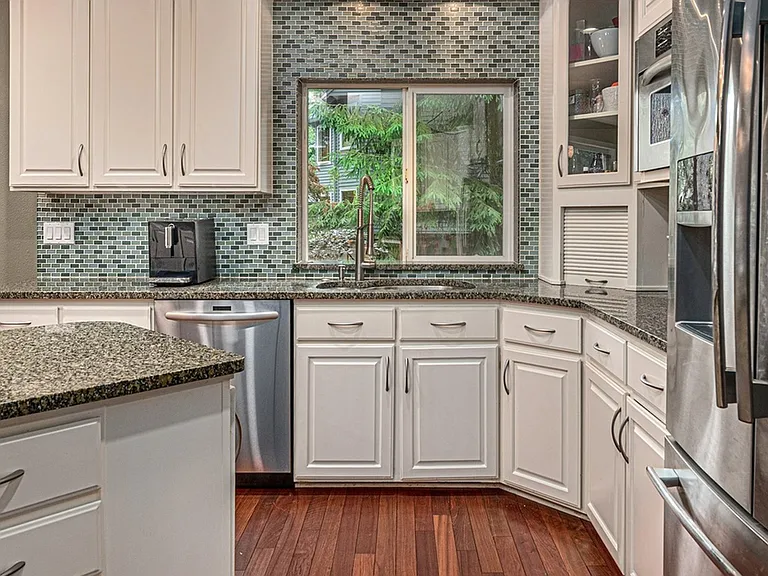 12404 NW Woodland Ct — Photo 8