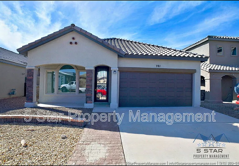 781 Croxdale St — Photo 3