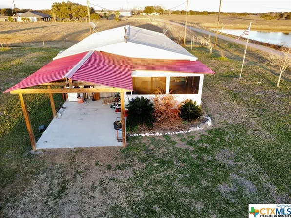 95 Kellie Ln, Seadrift, TX 77983